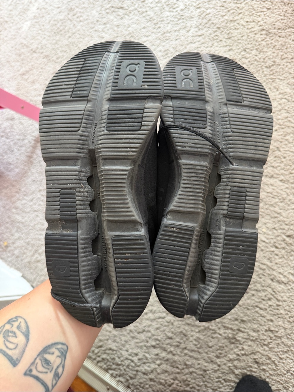 On Running Men's/Women's Black Athletic Running Shoes - Picture 2 of 4
